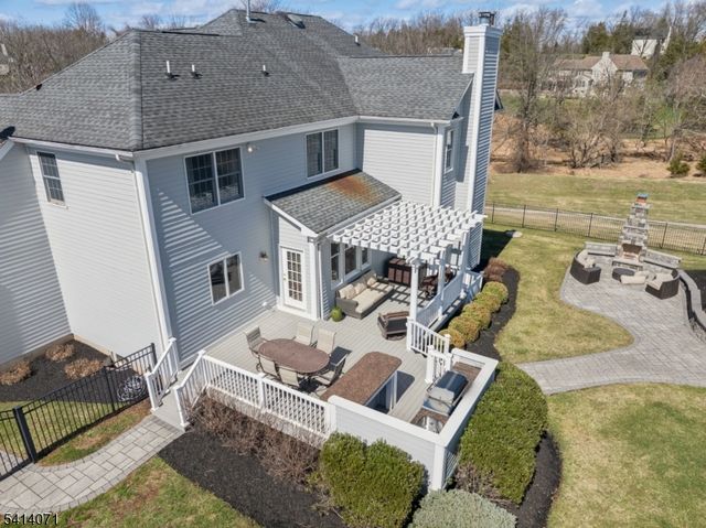 18 Laurel Ct, Branchburg Twp., NJ 08876