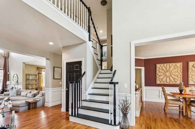 18 Laurel Ct, Branchburg Twp., NJ 08876