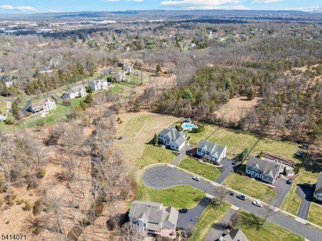 18 Laurel Ct, Branchburg Twp., NJ 08876