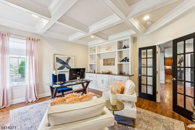 18 Laurel Ct, Branchburg Twp., NJ 08876