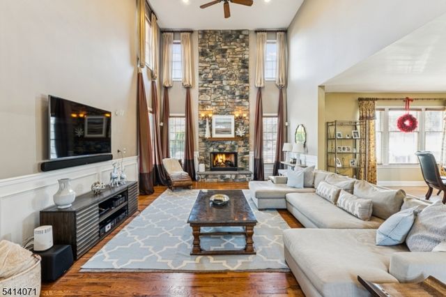 18 Laurel Ct, Branchburg Twp., NJ 08876