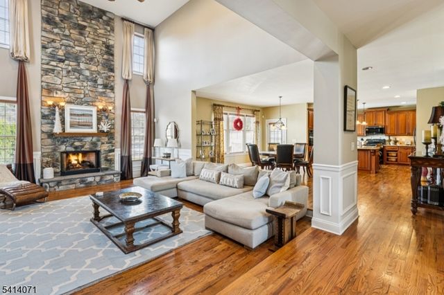 18 Laurel Ct, Branchburg Twp., NJ 08876