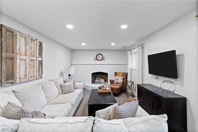 5642 Grand Place, Willoughby, OH 44094