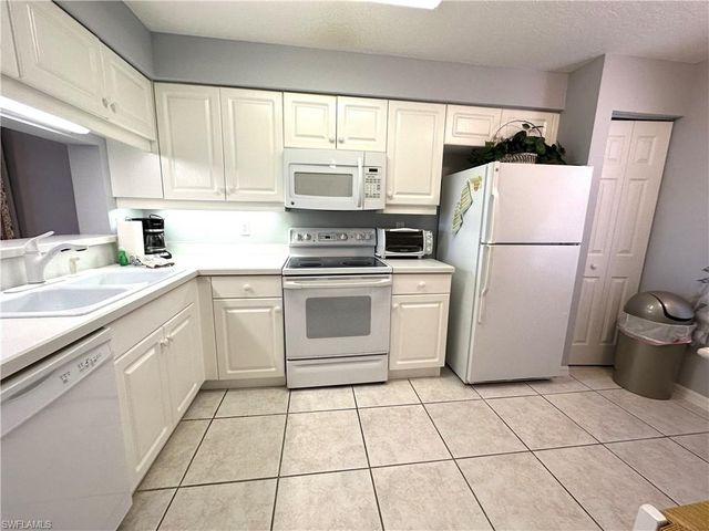 6670 Huntington Lakes CIR 103, Naples, FL 34119