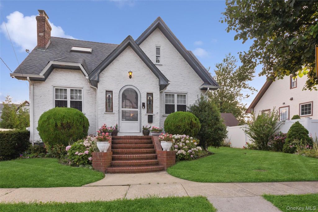 80 Dobson Avenue, Merrick, NY 11566 — photo 2