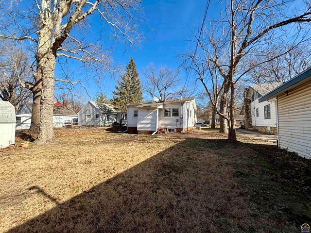 1033 SW Webster AVE, Topeka, KS 66604