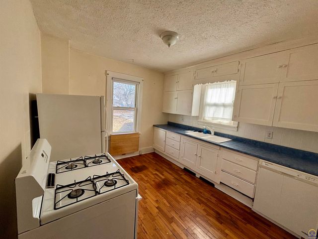 1033 SW Webster AVE, Topeka, KS 66604