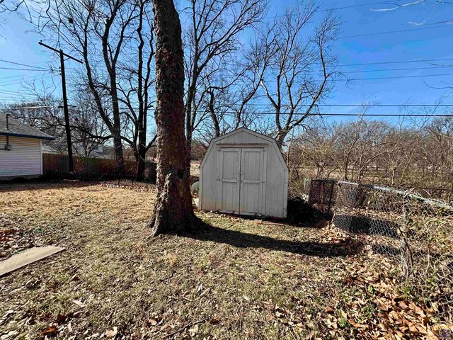 1033 SW Webster AVE, Topeka, KS 66604