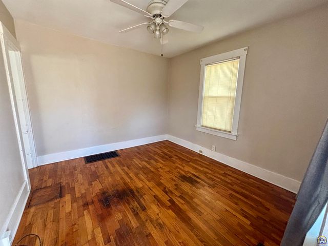 1033 SW Webster AVE, Topeka, KS 66604