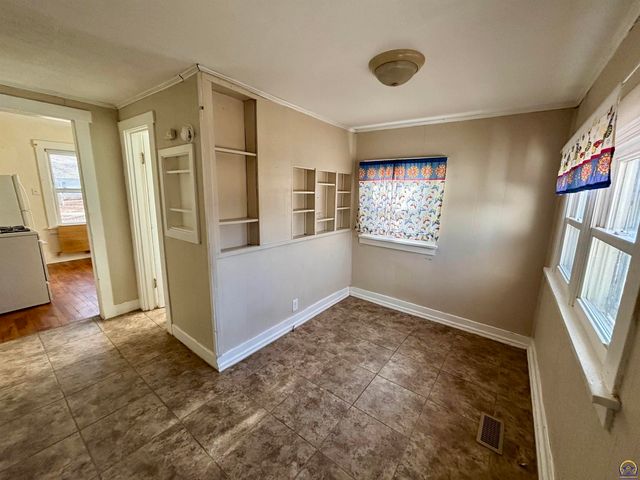 1033 SW Webster AVE, Topeka, KS 66604