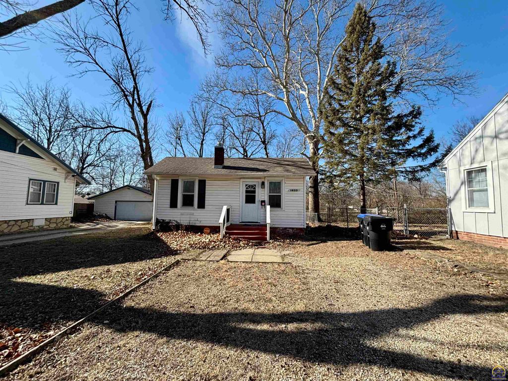 1033 SW Webster AVE, Topeka, KS 66604