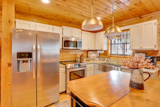 562 Lakeview Drive, Rising Fawn, GA 30738