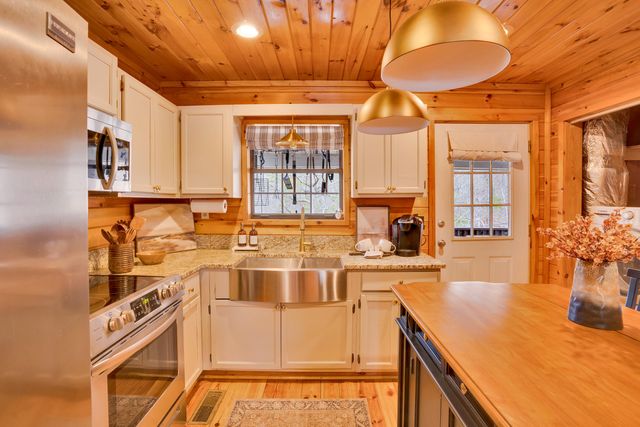 562 Lakeview Drive, Rising Fawn, GA 30738