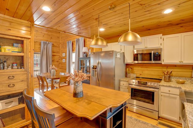 562 Lakeview Drive, Rising Fawn, GA 30738