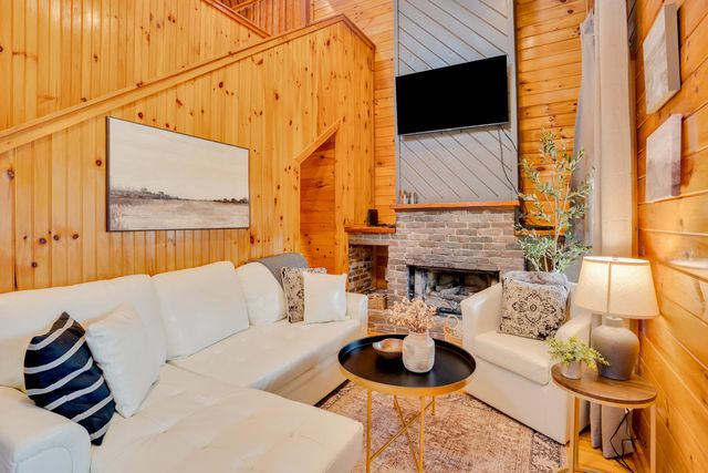 562 Lakeview Drive, Rising Fawn, GA 30738