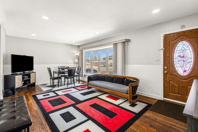 7424 Crawford Avenue, Skokie, IL 60076