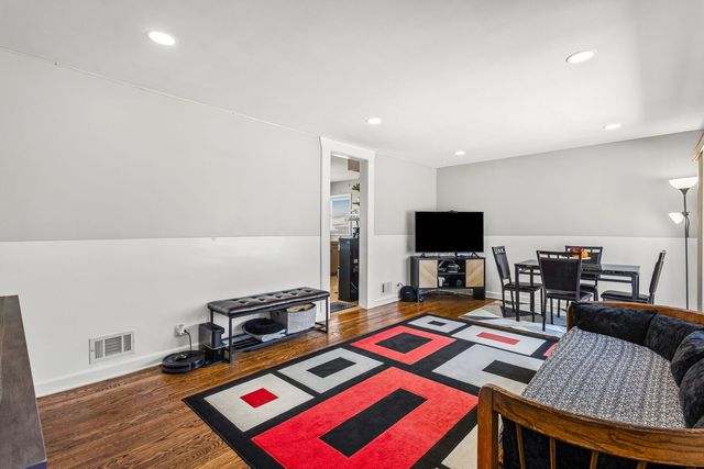 7424 Crawford Avenue, Skokie, IL 60076