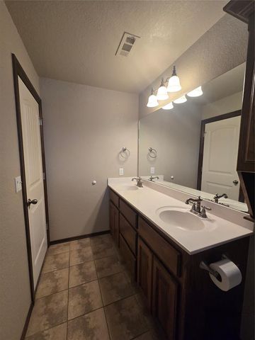 1611 Lady Street, Shawnee, OK 74804