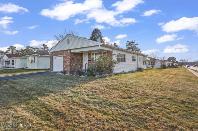 39 Fontana Street, Toms River, NJ 08757