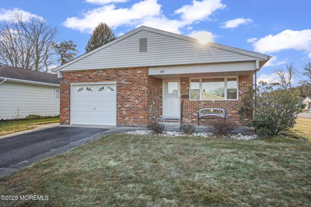 39 Fontana Street, Toms River, NJ 08757