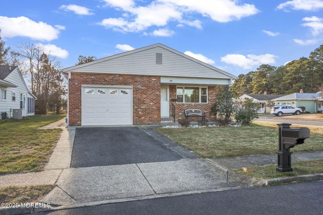 39 Fontana Street, Toms River, NJ 08757