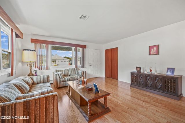 39 Fontana Street, Toms River, NJ 08757