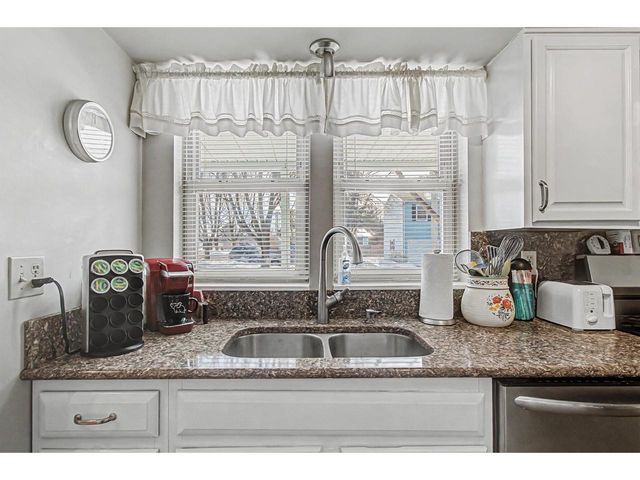 8 Arthur Court, Burlington, VT 05401