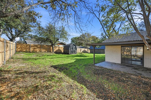 3801 Palomino Drive, Benbrook, TX 76116