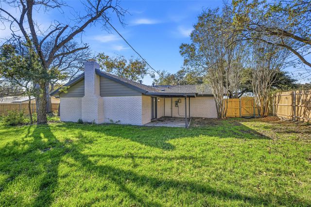 3801 Palomino Drive, Benbrook, TX 76116