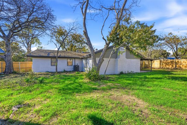 3801 Palomino Drive, Benbrook, TX 76116