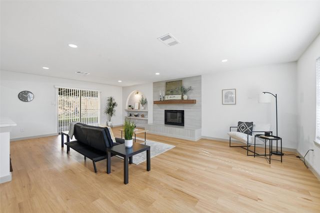 3801 Palomino Drive, Benbrook, TX 76116