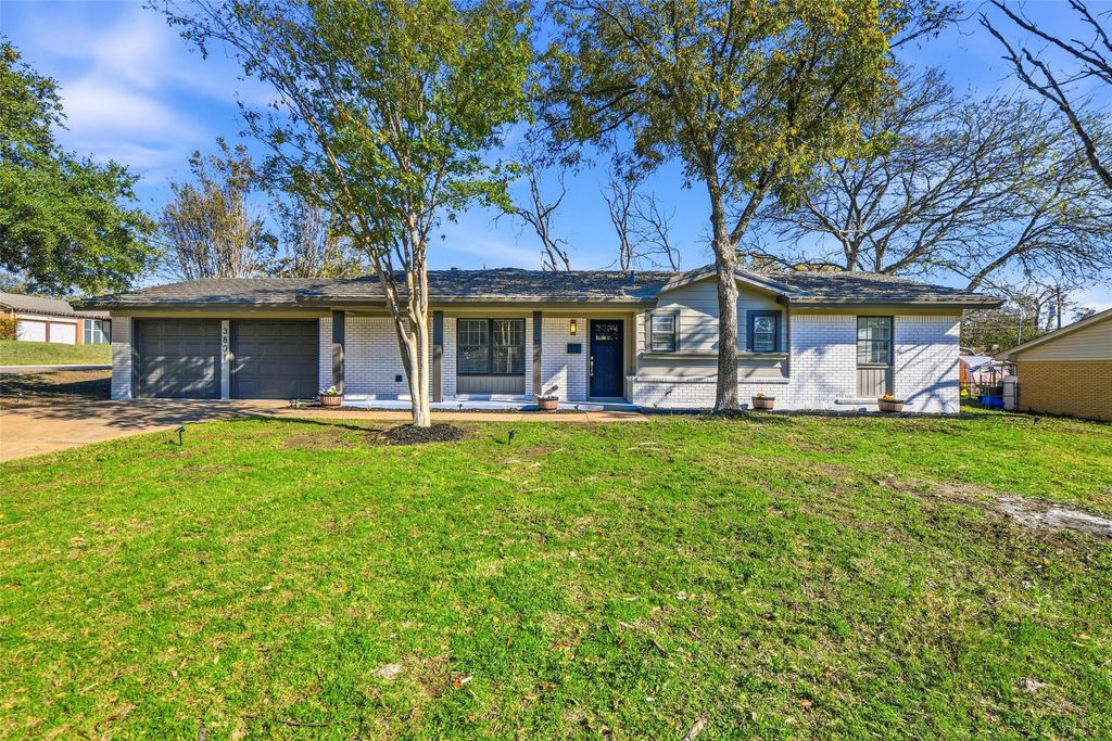 3801 Palomino Drive, Benbrook, TX 76116