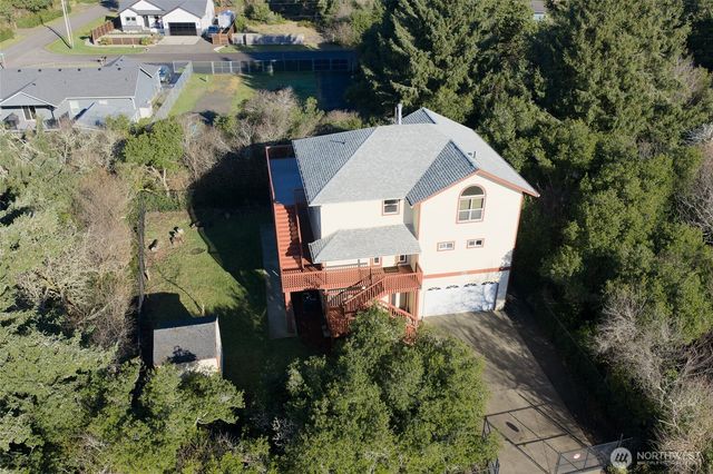 288 N Wynooochee Drive SW, Ocean Shores, WA 98569