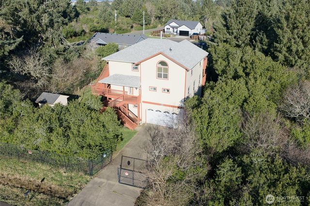 288 N Wynooochee Drive SW, Ocean Shores, WA 98569