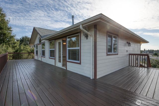288 N Wynooochee Drive SW, Ocean Shores, WA 98569