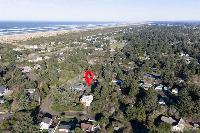 288 N Wynooochee Drive SW, Ocean Shores, WA 98569