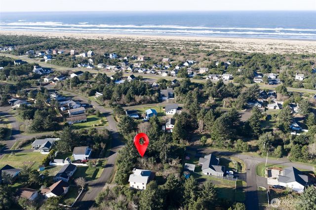 288 N Wynooochee Drive SW, Ocean Shores, WA 98569