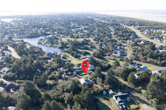 288 N Wynooochee Drive SW, Ocean Shores, WA 98569