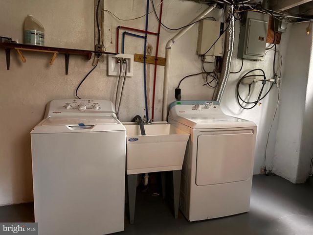 411 MILLBANK RD, Upper Darby, PA 19082