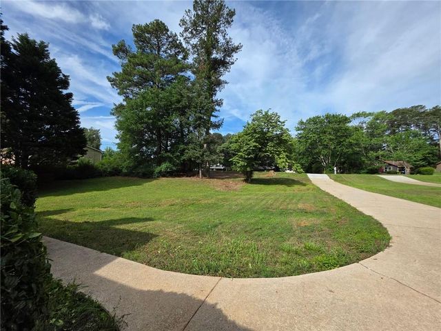102 Park Place Drive, Lawrenceville, GA 30046