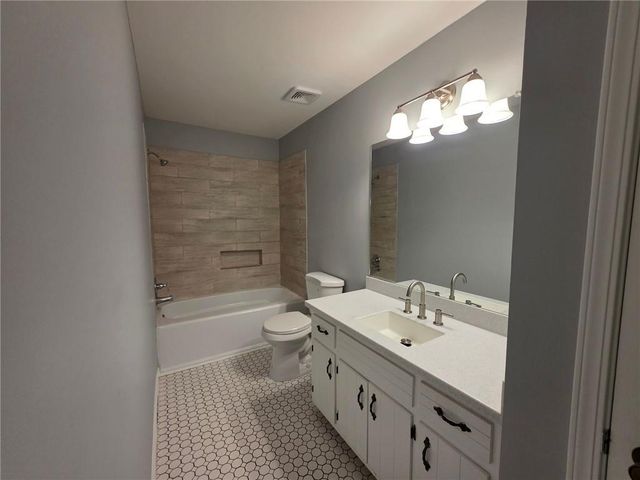 102 Park Place Drive, Lawrenceville, GA 30046