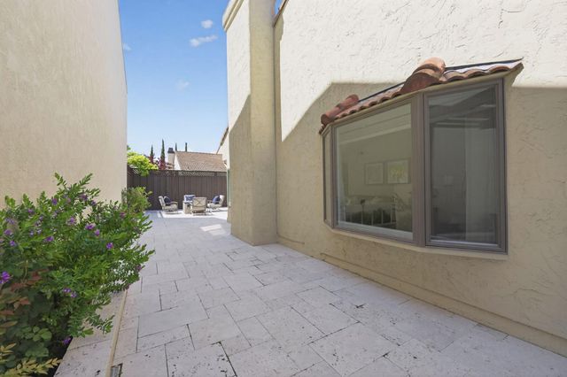 31 Barcelona Circle, Redwood City, CA 94065