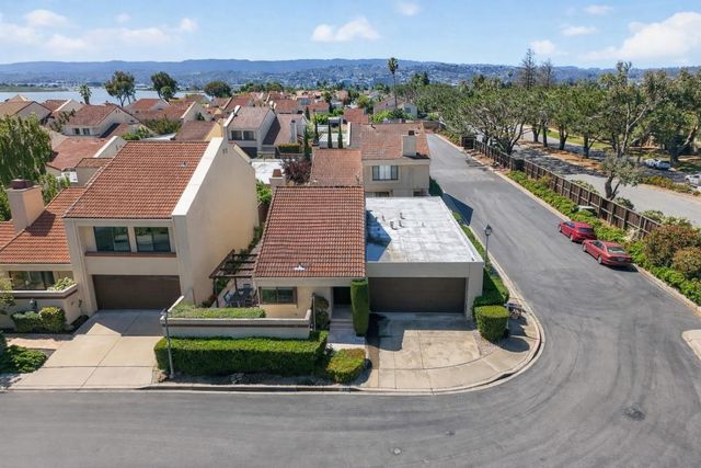 31 Barcelona Circle, Redwood City, CA 94065