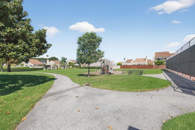 31 Barcelona Circle, Redwood City, CA 94065