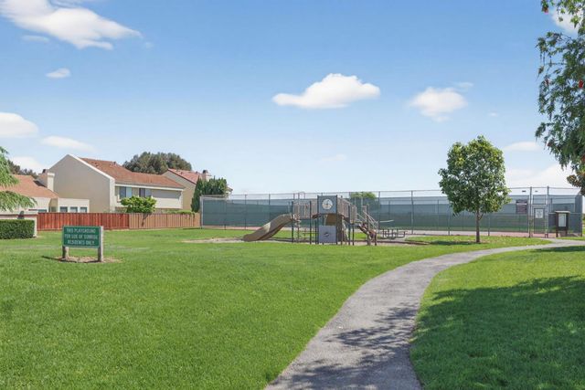 31 Barcelona Circle, Redwood City, CA 94065