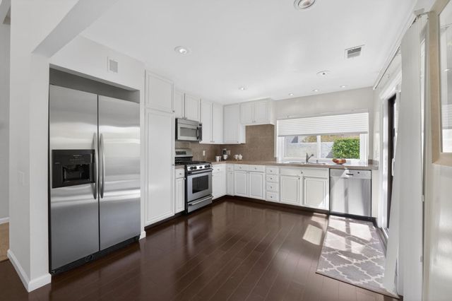 31 Barcelona Circle, Redwood City, CA 94065