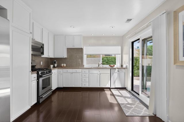 31 Barcelona Circle, Redwood City, CA 94065