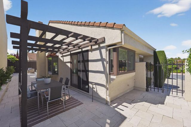 31 Barcelona Circle, Redwood City, CA 94065