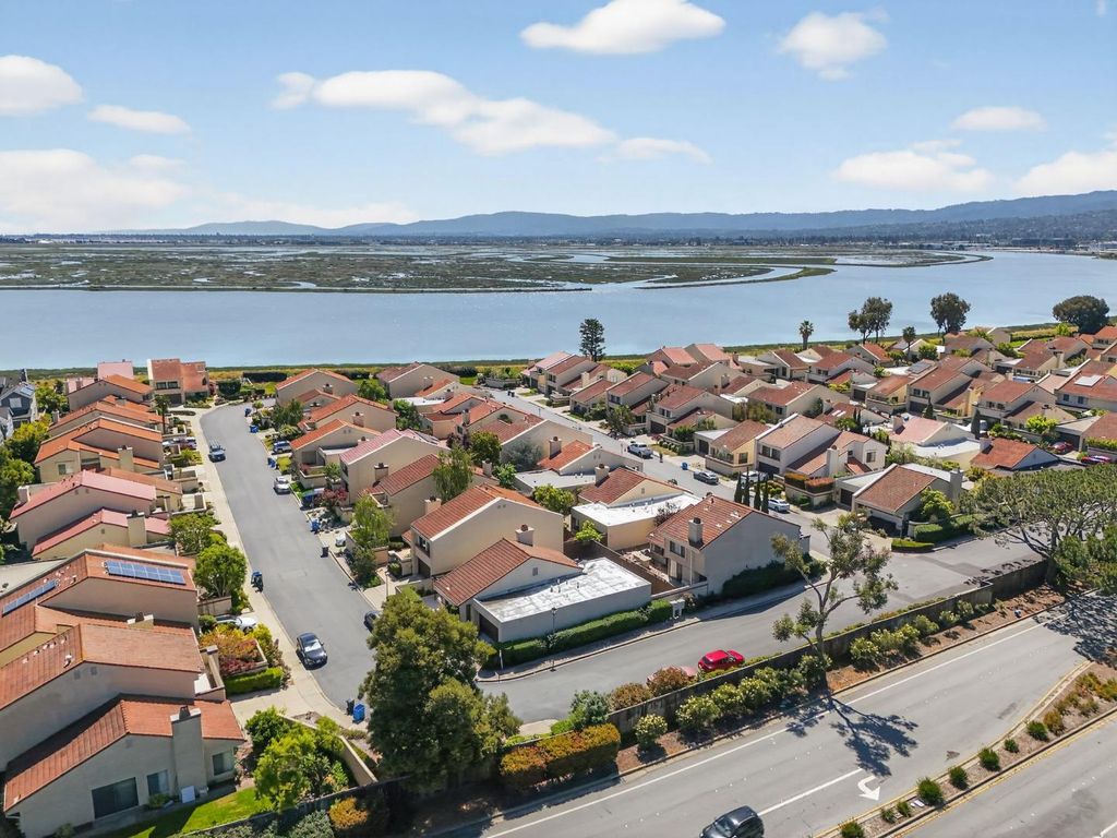 31 Barcelona Circle, Redwood City, CA 94065