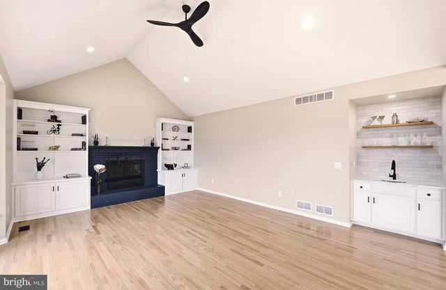 2243 OAKWOOD CT, Fogelsville, PA 18051